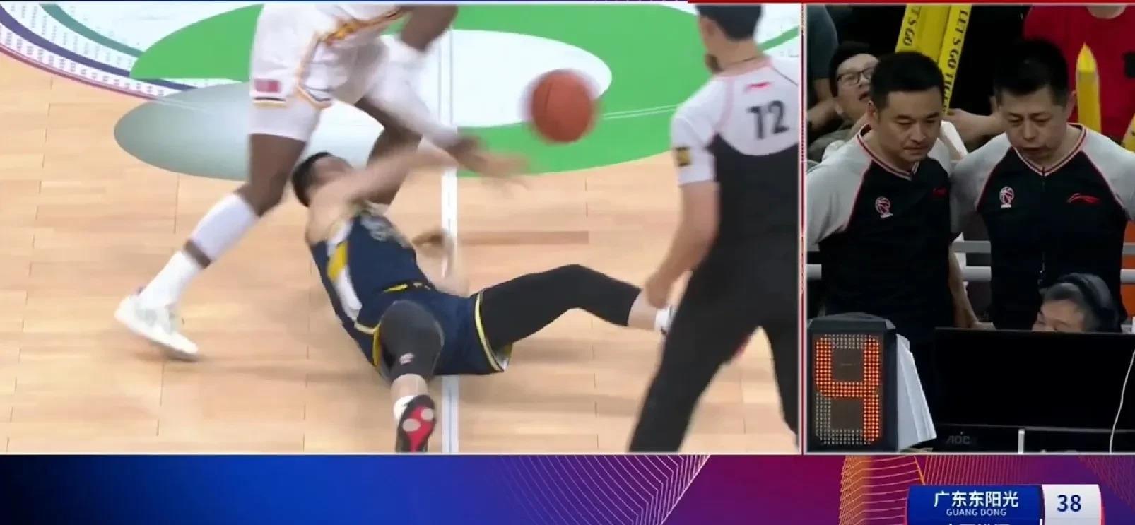 lol体验服下-转会期社区盾焦点战，广厦男篮单刀错失，赛场秩序良好，训练强度明显提升的简单介绍