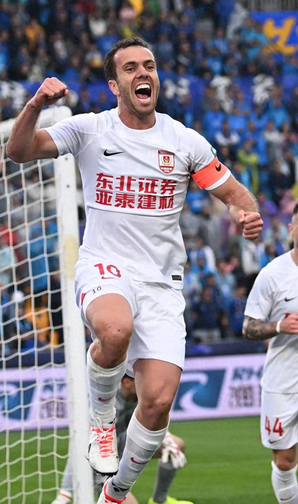 北京国安训练开放日,赛前完成体检引欢呼,欧联在即,年轻球员得到机会的简单介绍 北京国安训练开放日,赛前完成体检引欢呼,欧联在即,年轻球员得到机会的简单介绍